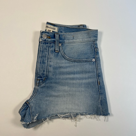 Madewell Relaxed Denim Button Fly Shorts, MD739 - Picture 3 of 5
